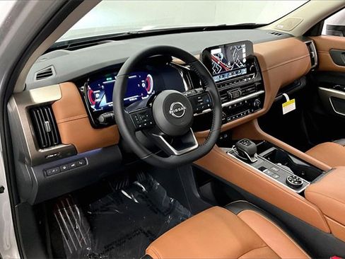 New 2025 Nissan Pathfinder Platinum w/ Lighting Package (N93) image 6