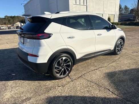 Used 2023 Chevrolet Bolt EUV Premier w/ Sun & Sound Package image 7