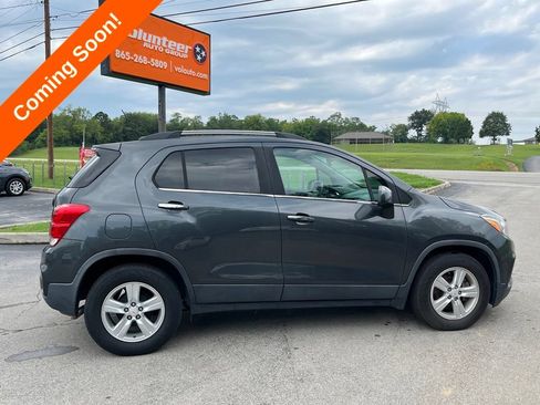 Used 2017 Chevrolet Trax LT w/ LT Convenience Package FWD image 13