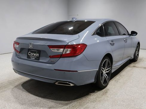 Used 2022 Honda Accord Touring image 2