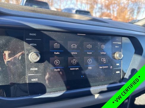 Certified 2023 Volkswagen Taos SE w/ Panoramic Sunroof Package image 18