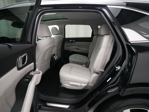 Certified 2023 Kia Sorento SX Prestige w/ Panoramic Sunroof Package AWD/4WD image 16