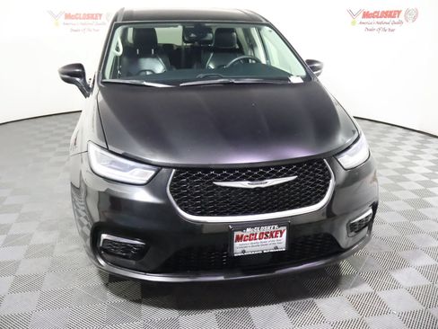 Used 2023 Chrysler Pacifica Touring-L FWD image 17