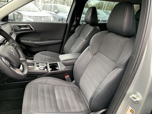 Used 2023 Mitsubishi Outlander SE image 11