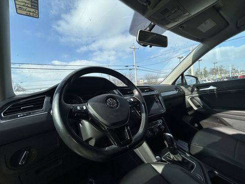 Used 2019 Volkswagen Tiguan SE image 16