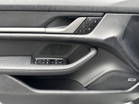 Used 2022 Porsche Taycan RWD image 14