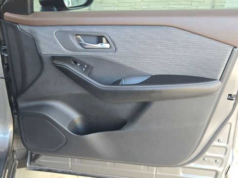 Used 2023 Nissan Rogue SV image 30