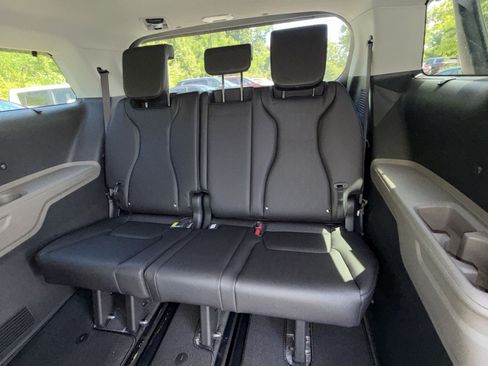 New 2026 Kia Carnival SX FWD image 32