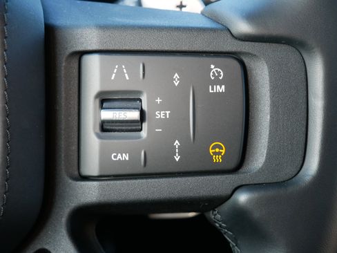 Used 2025 Land Rover Defender 110 V8 image 21