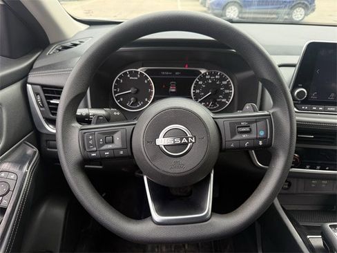 Used 2024 Nissan Rogue SV image 12