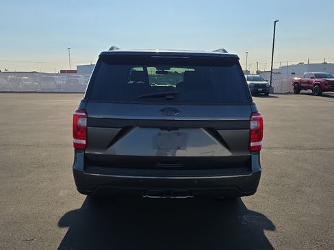 Used 2018 Ford Expedition XLT w/ Equipment Group 202A AWD/4WD image 7