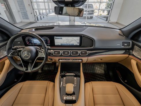New 2025 Mercedes-Benz GLS 580 4MATIC image 8