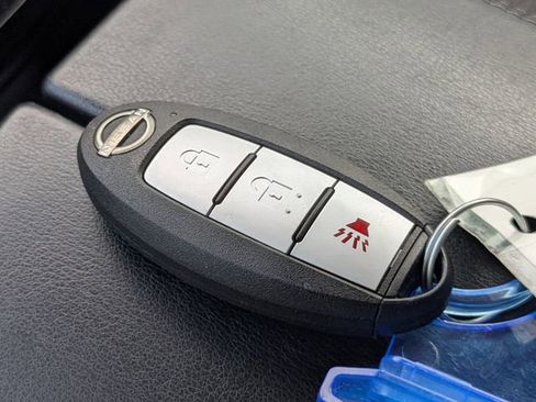 Used 2022 Nissan Rogue S image 35