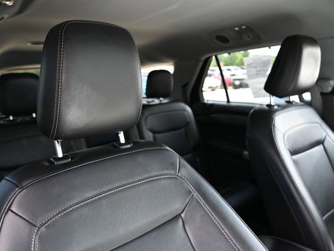 Used 2023 Ford Explorer Limited w/ Equipment Group 301A RWD image 37