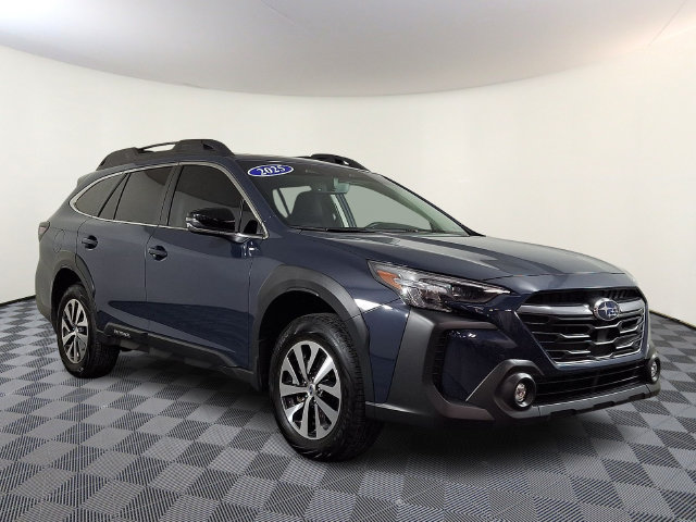 Used 2025 Subaru Outback Premium AWD/4WD image 1