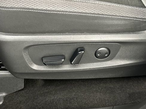 Used 2024 Nissan Pathfinder SV image 19