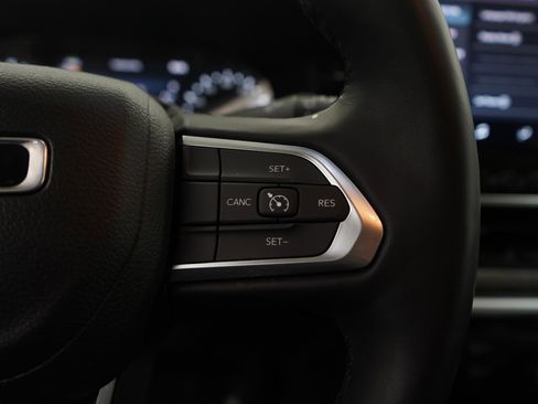 Used 2022 Jeep Compass Latitude image 17