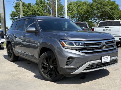 Used 2023 Volkswagen Atlas SE image 2