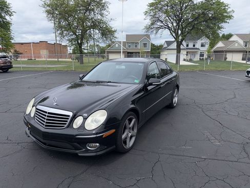 Used 2009 Mercedes-Benz E 350 4MATIC Sedan image 2