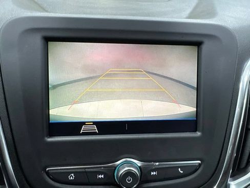 Used 2020 Chevrolet Equinox LS AWD/4WD image 2