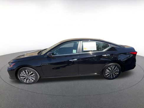 Used 2025 Nissan Altima 2.5 SV FWD image 9