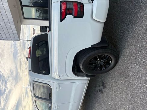 Used 2023 Nissan Frontier SV w/ Midnight Edition Package image 6