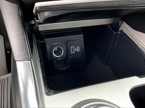 Used 2023 Ford Explorer XLT w/ Equipment Group 202A AWD/4WD image 22