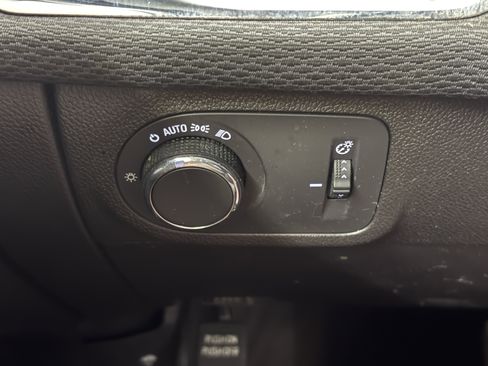 Used 2019 Chevrolet Cruze LT FWD image 16