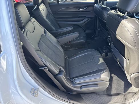 New 2025 Jeep Grand Cherokee L Altitude image 19