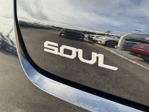 Certified 2025 Kia Soul LX FWD image 8