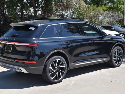 New 2025 Lincoln Corsair Reserve w/ Equipment Group 202A image 6