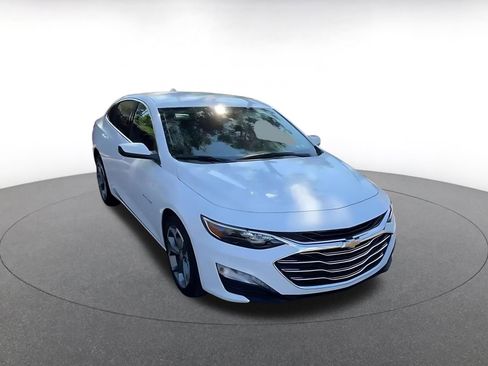 Used 2024 Chevrolet Malibu LT image 3