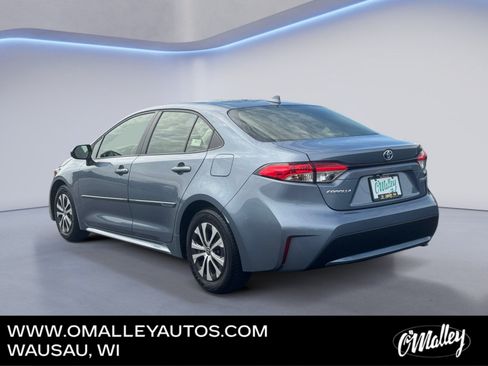 Used 2022 Toyota Corolla LE FWD image 3