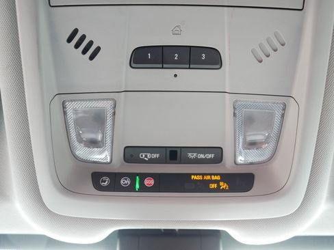 Used 2020 Chevrolet Equinox LT image 34