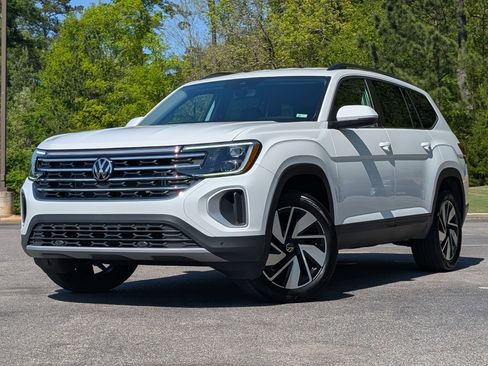 Used 2024 Volkswagen Atlas SE image 4
