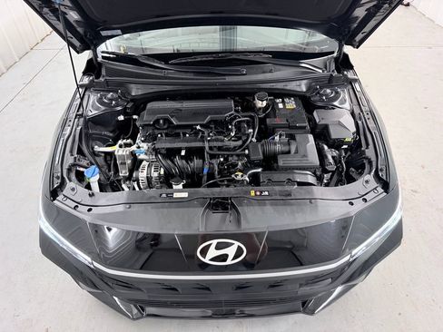 Used 2026 Hyundai Elantra SE FWD image 40