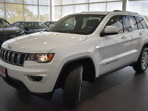 Used 2018 Jeep Grand Cherokee Laredo AWD/4WD image 3
