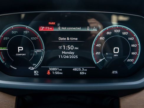 Used 2023 Audi e-tron GT Premium Plus image 9