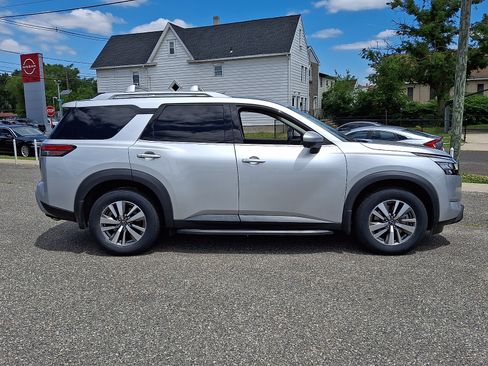 Certified 2023 Nissan Pathfinder SL AWD/4WD image 5