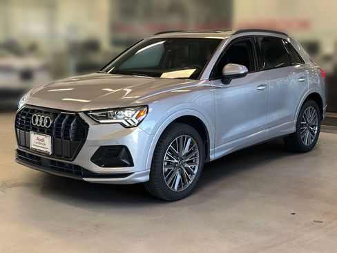 Used 2023 Audi Q3 2.0T Premium w/ Convenience Package AWD/4WD image 3