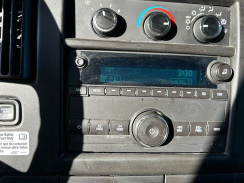 Used 2017 Chevrolet Express 2500 image 19