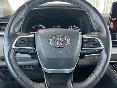 Certified 2021 Toyota Sienna XLE FWD image 23