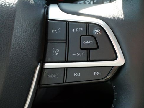 New 2024 Toyota Highlander Limited image 25