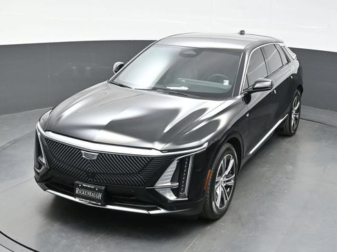 Certified 2024 Cadillac Lyriq Luxury AWD/4WD image 28