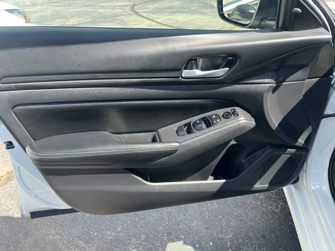 Used 2025 Nissan Altima 2.5 SV FWD image 18