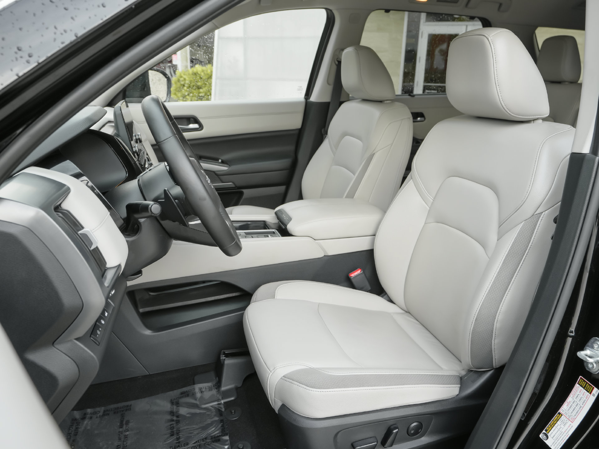 Used 2025 Nissan Pathfinder SL FWD image 3