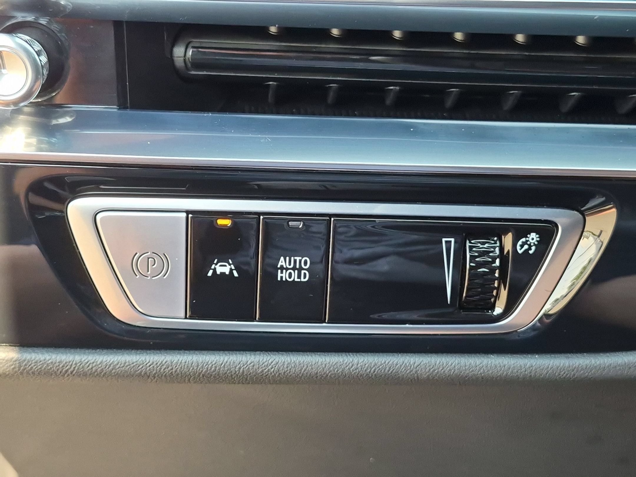 Certified 2024 Cadillac Lyriq Tech w/ Driver Assist Package AWD/4WD image 16