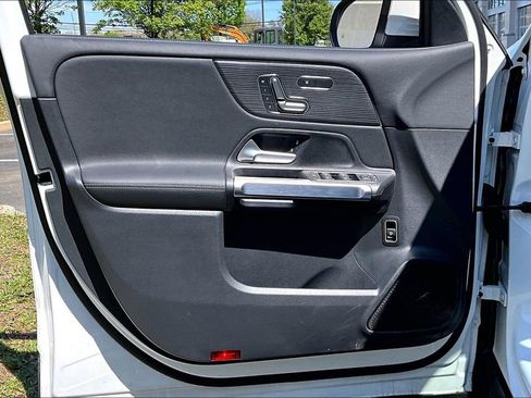 Used 2026 Mercedes-Benz GLB 250 4MATIC image 18
