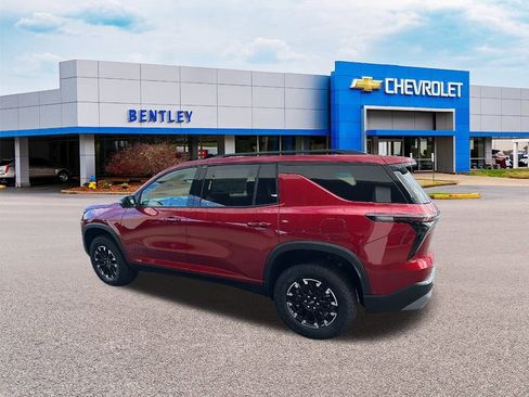 New 2026 Chevrolet Traverse Z71 w/ Enhanced Driving Package image 3