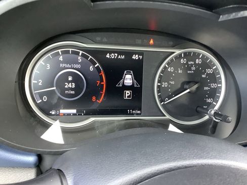 Used 2025 Nissan Versa SV w/ Trunk Package image 29